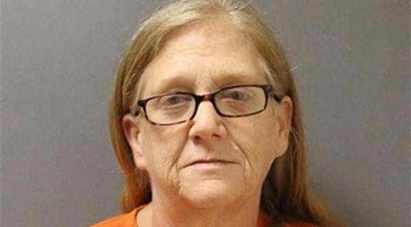  إحدى المجرمات (نيويورك دايلي نيوز الأمريكية) 