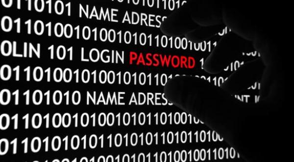 قراصنة يخترقون آلاف الحسابات وينشرون بعضها