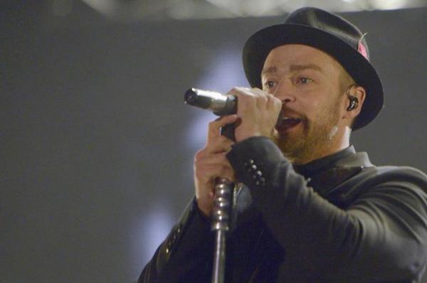 الفنان الأمريكي جاستن تيمبرليك يتقمص رقصات مايكل جاكسون في أول لقاء بالجمهور المغربي