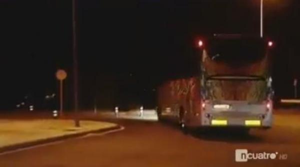 حافلة ديبورتيفو تترك فيصل فجر في المطار