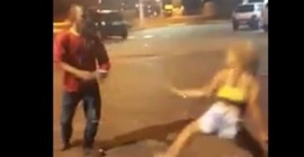 بالفيديو.. تأديب شاب اعتدى على فتاة بالضرب