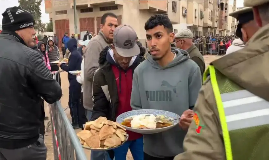 رغم هول الفاجعة.. سكان حي المسيرة بفاس يقدّمون الدعم بالوجبات للسلطات وفرق الإنقاذ