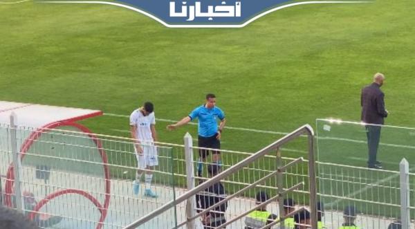 موهوب يغادر الملعب باكيا بعد الطرد أمام المغرب الفاسي