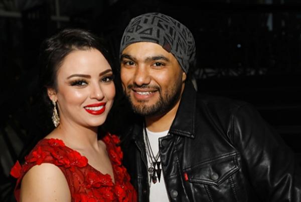 بالفيديو: زوجة "فريد غنام" تبكي بسبب معاناتها مع مرض غريب يسبب لها الصلع