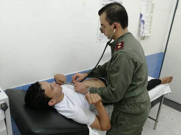 بتعليمات ملكية سامية...أطباء عسكريون يقدمون الرعاية الصحية لساكنة الأقاليم الجنوبية(صور)