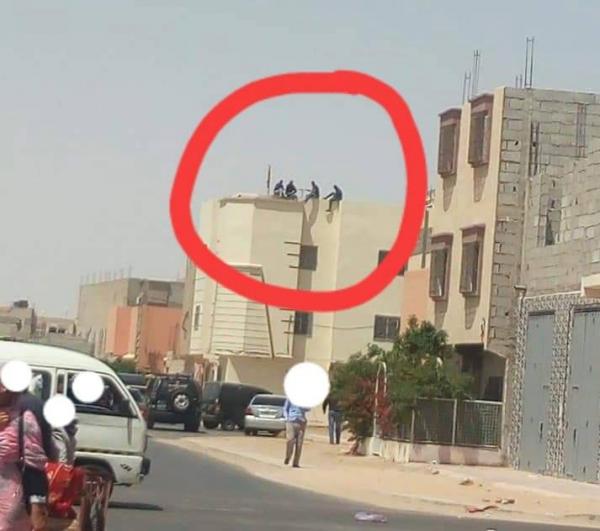 أربعة معطلين يقتحمون مقاطعة بالعيون ويهددون بالانتحار