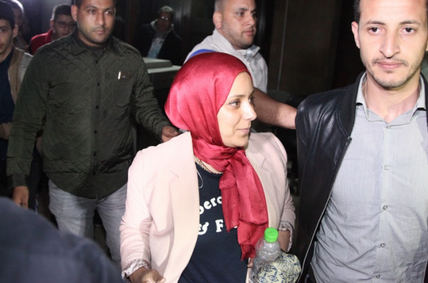 قضية بوعشرين: اطلاق سراح أمل الهواري ..ورفع الحراسة النظرية عن نجلي المحامي زيان