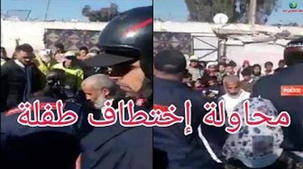 ردو البال لوليداتكم... هذا بغا اشفر بنت صغيرة يلاه نزلت من النقل المدرسي