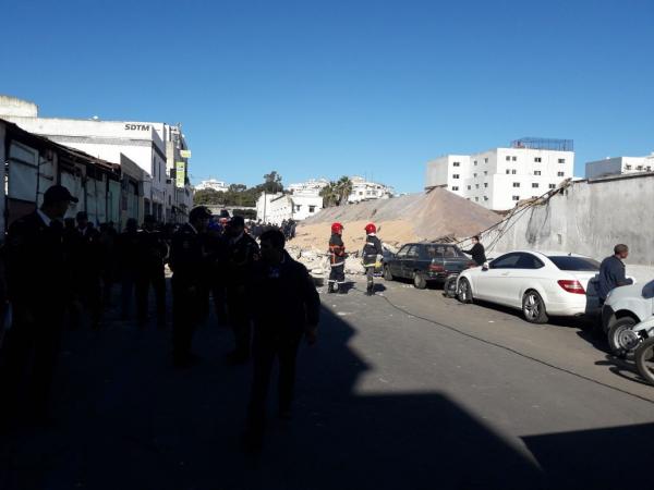 أول فيديو من فاجعة سقوط سور على مواطنين بالدارالبيصاء