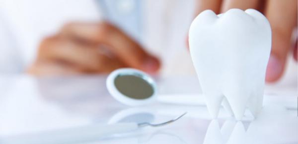 احترس.. إهمال طبيب الأسنان قد يصيبك بالإيدز وفيروس «سي»