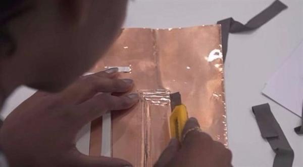 لاصق ذكي ينقذ النساء من التحرش