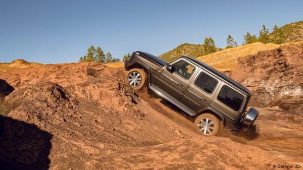 بالفيديو .. روسي يتخلص من سيارة سعرها 180 ألف يورو بطريقة غريبة