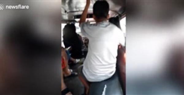 امرأة تضبط زوجها متلبسا بالخيانة مع عشيقته في مكان العمل (فيديو)