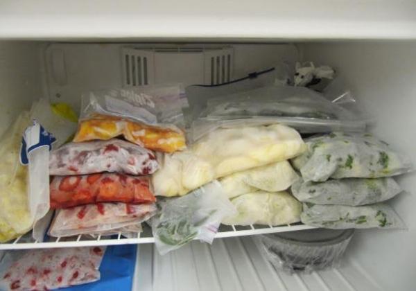 ارتفاع ضغط الدم وانسداد الشرايين ..أبرز المشاكل الصحية لتناول الأطعمة المجمدة