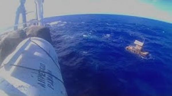 انقاذ مراهق قضى 49 يوما تائها في عرض البحر