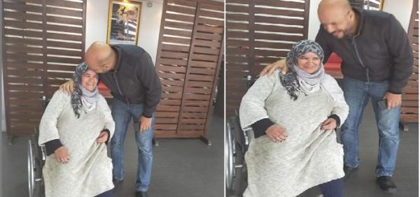 خلاف السيدة المٌقعدة ومراقب "الطرامواي" ينتهي بقٌبلة إعتذار (صور)