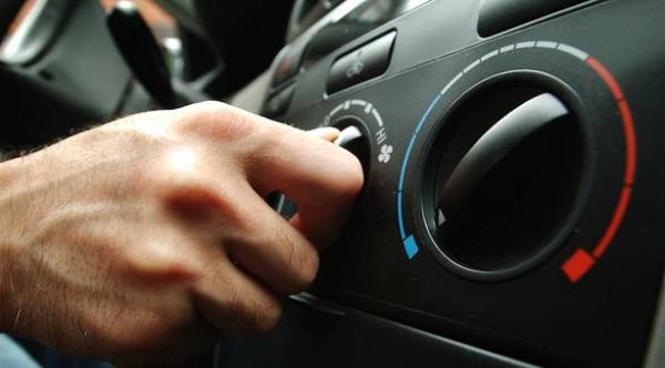 لا تُوّجه هواء مكيف السيارة إلى جسمك مباشرة