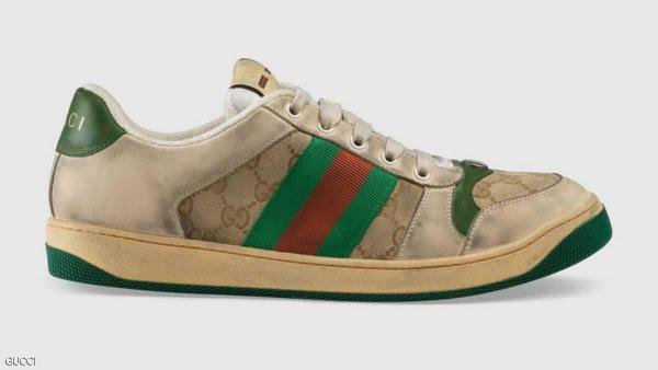 آخر صيحات الموضة... "الحذاء القذر"  بألوان مقززة يصدم المتسوقين