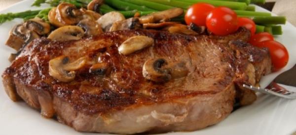 ستيك اللحم بالفطر والبطاطس