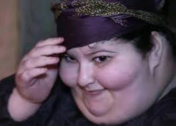 بالفيديو: أسمن طفلة في المغرب تواصل المعاناة والمرض ينخر جسدها