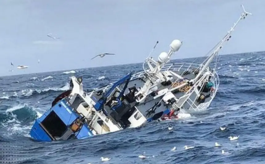 منذ أكثر من 20 يومًا، اختفاء 18 بحارًا على متن مركب صيد بحري ومصيرهم لا يزال مجهولًا...