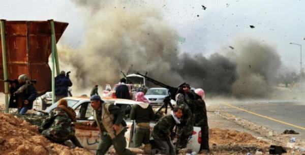 غارات جوية كثيفة شرق راس لانوف وقوات القذافي تحكم سيطرتها على المدينة