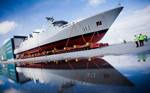 فرقاطة طارق بن زياد المغربية ترسو بميناء برشلونة