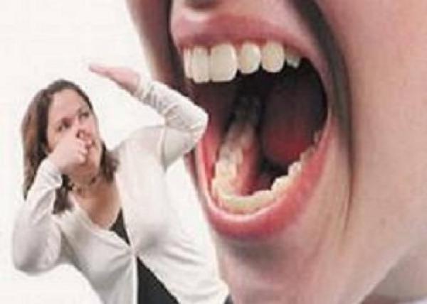 التخلص من رائحة الفم الكريهة ب 15 طريقة