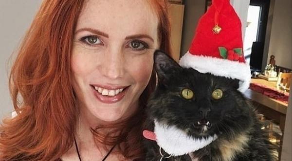 شاهد ماذا أصاب هذه السيدة بسبب أظافر القطط