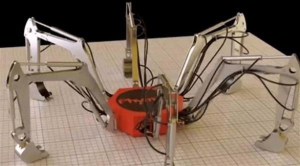 روبوت "اخطبوطي" يمكنه السير والتسلق ونقل الأشياء من مكان لآخر