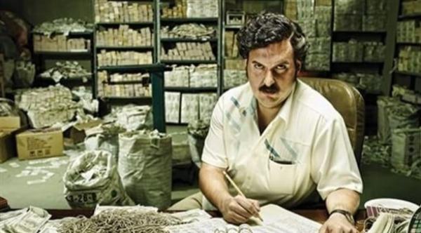 ضبط طرود كوكايين مهرّبة تحمل صورة بابلو إسكوبار