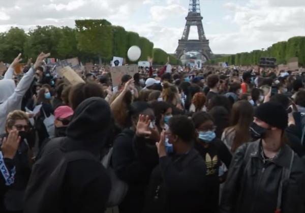 الآلاف يتظاهرون بعدة مدن فرنسية ضد عنف الشرطة والعنصرية رغم الحظر