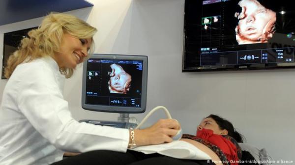 لهذه الأسباب.. ألمانيا تحظر رؤية الجنين بتقنية "ثلاثية الأبعاد" عن طريق استخدام الأمواج فوق الصوتية