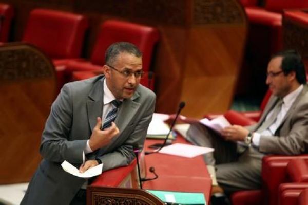 قيادي استقلالي يتهم الشوباني بالتحرش بفتاة داخل البرلمان