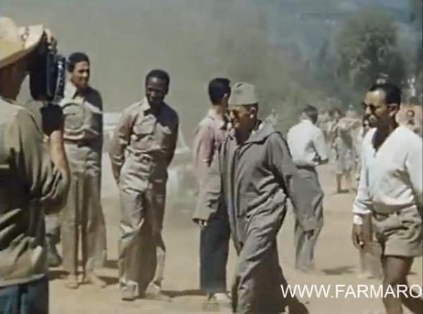 فيديو نادر يجمع الملك الراحل الحسن الثاني بـ"الشُّورْتْ" وبن بركة واوفقير خلال تدشين مشروع طرقي