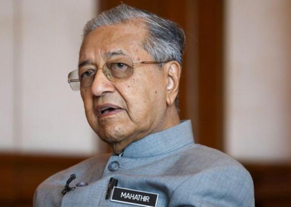 مهاتير أكبر رئيس وزراء في العالم سنا:  على صغار السن طلب النصح من الكبار