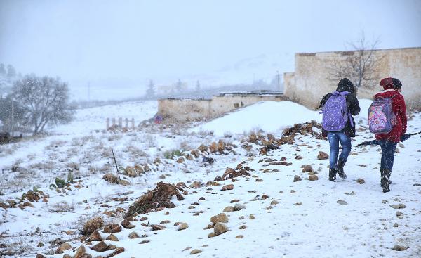 ثلوج وزخات مطرية منتظرة اليوم بعدد من جهات المملكة