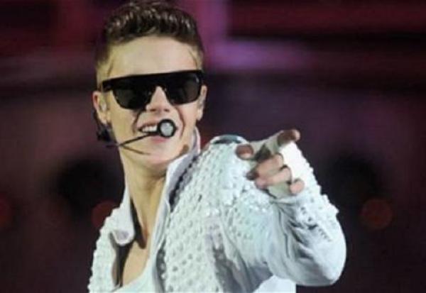 100 ألف أمريكي يطالبون بترحيل جاستن بيبر