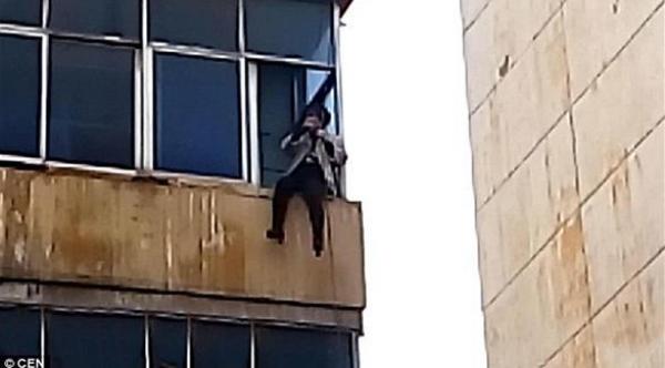 صينية تهدد بالانتحار لخلاف حول تحضير (الأرز أم المعكرونة) للغداء