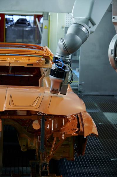 بي ام دبليو تُطور تقنية طلاء جديدة خالية من الرش وصديقة للبيئة