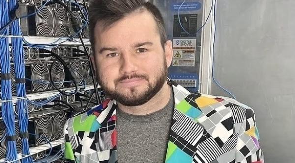 يكسب أكثر من مليون دولار في الشهر بفضل عمله في تداول عملة البيتكوين