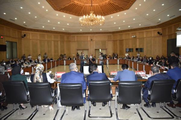 أعضاء مجلس جهة الشرق يصادقون بالاغلبية المطلقة على مشروع النظام الداخلي للمجلس