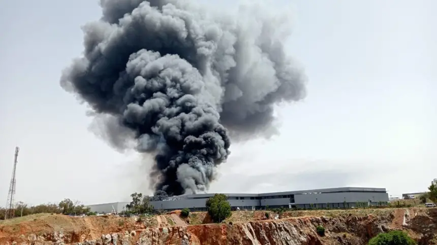 حريق ضخم يعري هشاشة جهاز "الوقاية" بالصخيرات.. وضع كارثي منذ سنوات ينذر بسيناريوهات مشابهة