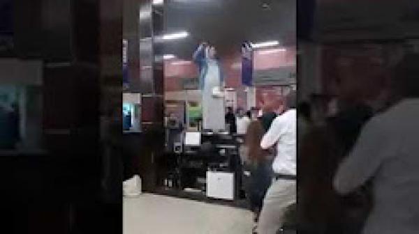 سيدة اشترت الحليب من مرجان فاس ومرٌضها طلبات المسؤول لكن مابغاش يحضر شوفو شنو دارت