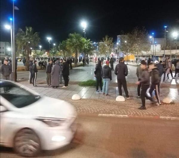 الأرض تهتز 3 مرات صباح اليوم بمنطقة الريف وتخرج الساكنة إلى الشوارع....صور