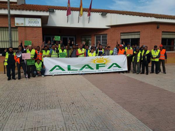 بالفيديو : مغاربة إسبانيا يقطعون 24 كلم مشيا على الاقدام للتنديد بأوضاعهم المزرية و يؤكدون " حنا ماشي بوليساريو "