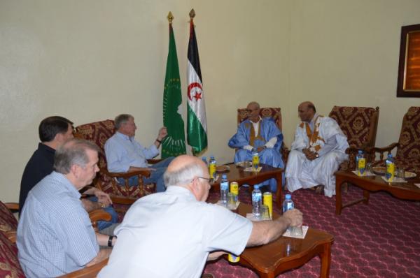 رئيس وفد الكونغرس الأمريكي " المُوالي للجزائر " ينقل من تندوف في حالة غيبوبة الى بلاده