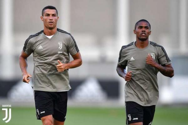 عودة "يوفنتوس" إلى التدريبات ودخول رونالدو الحجر الصحي