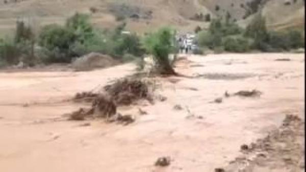 لحظة غرق شخص جرفتها فيضان واد امقران الاخيرة بتمسمان