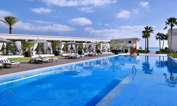 هذا ما قاله لفتيت بخصوص فتح المسابح بالفنادق ويشترط تمديد ساعة إغلاق المطاعم مقابل عدم تحويلها إلى علب ليلية (فيديو)